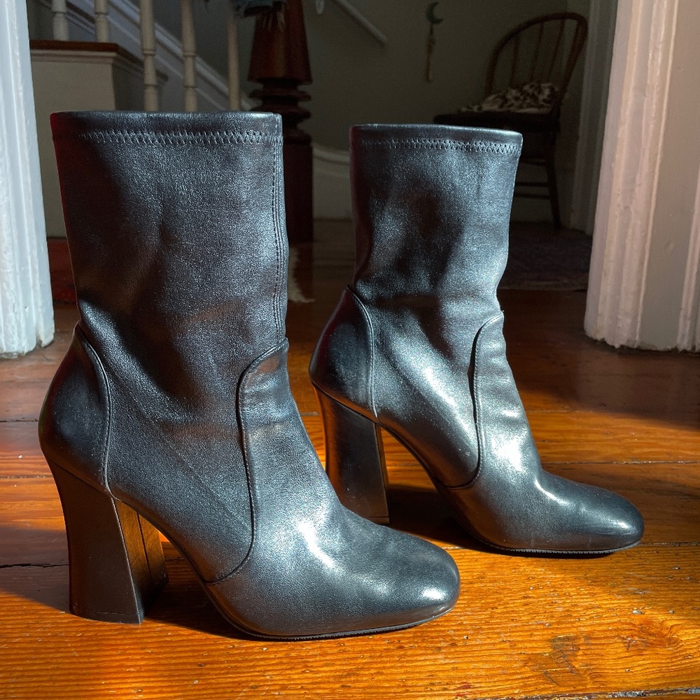 Stuart Weitzman Curved Chunky Heel Size 8.5